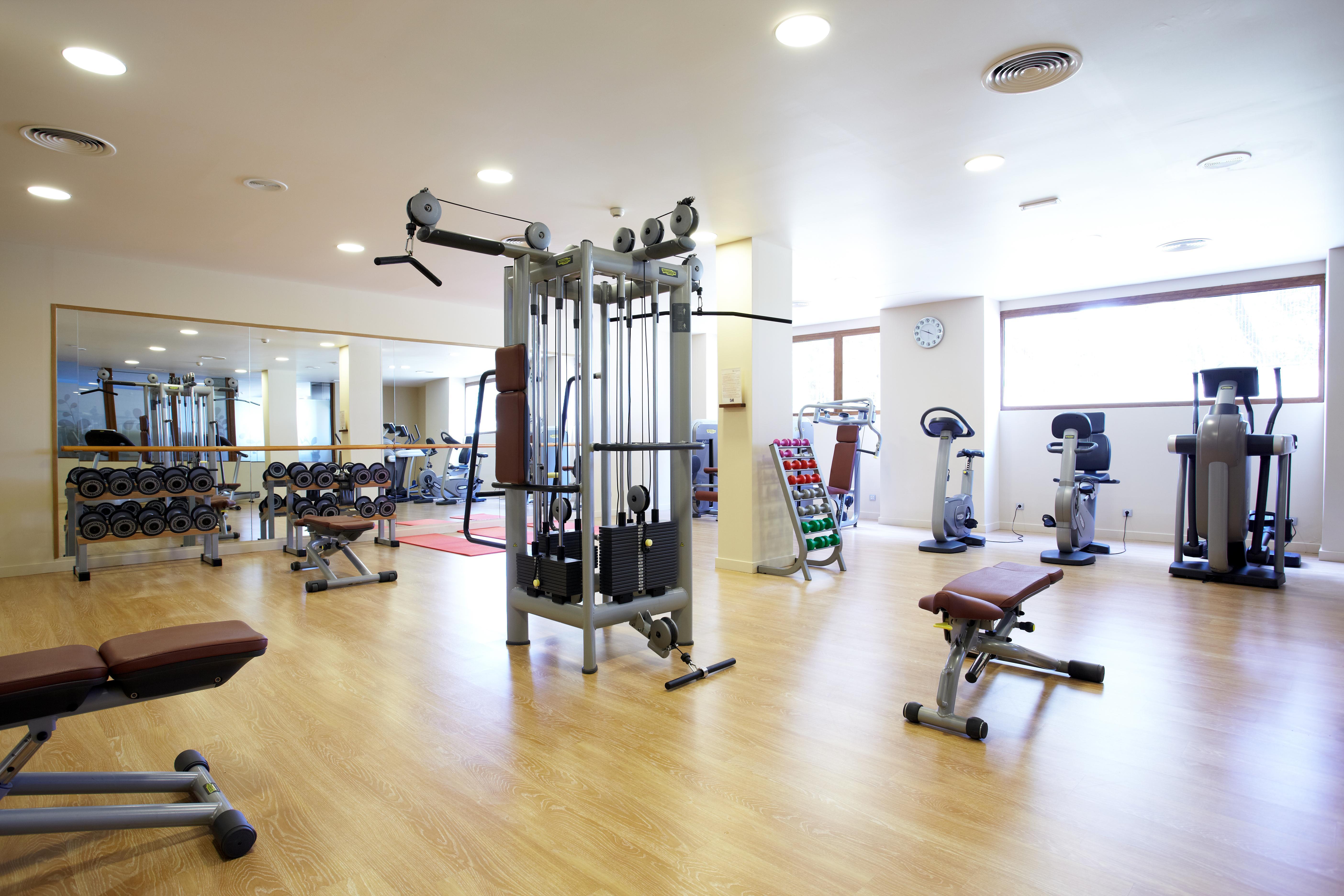 Grupotel Parc Natural & Spa Playa de Muro (Mallorca) Exterior foto A gym in a hotel