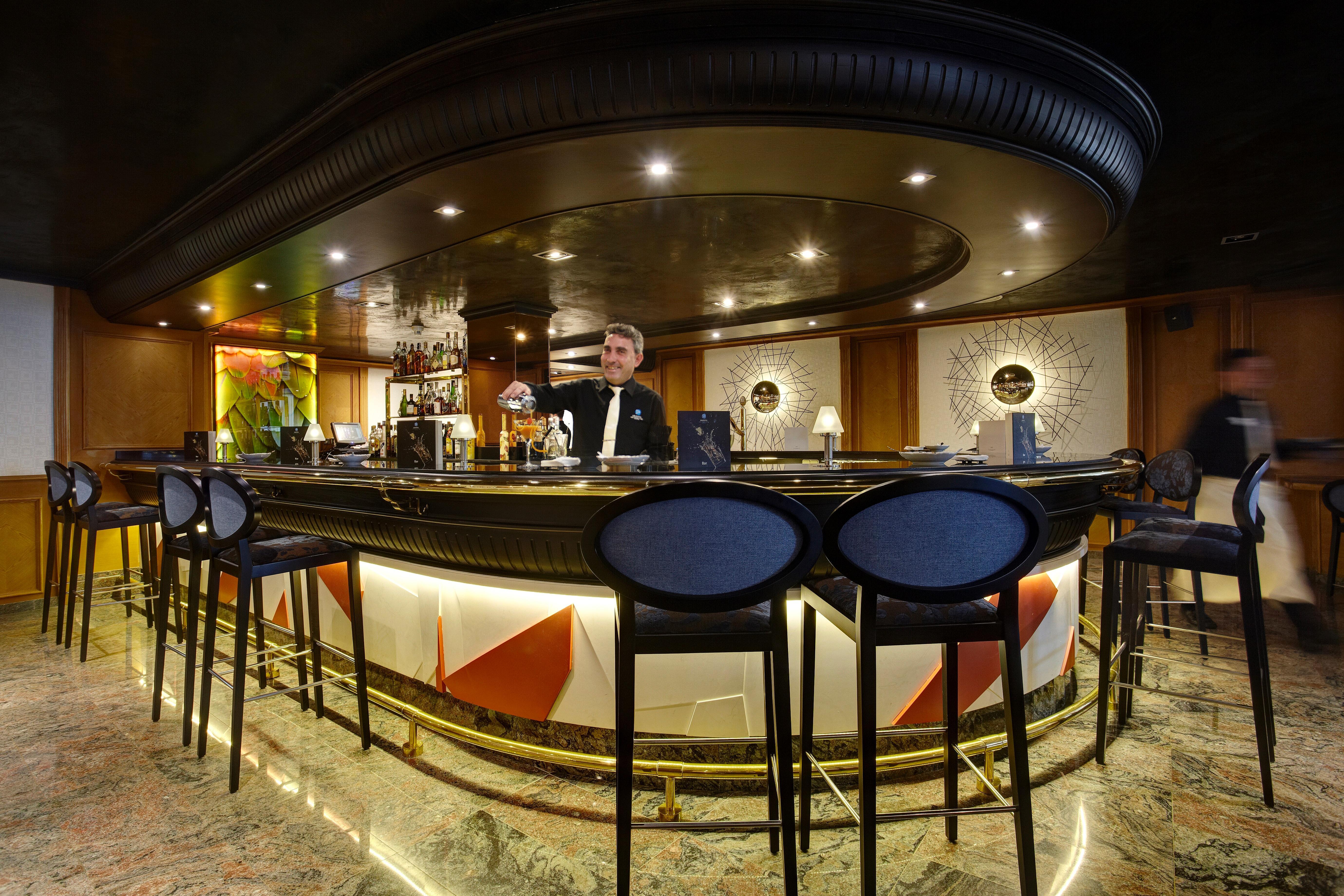 Grupotel Parc Natural & Spa Playa de Muro (Mallorca) Exterior foto A bar on a cruise ship