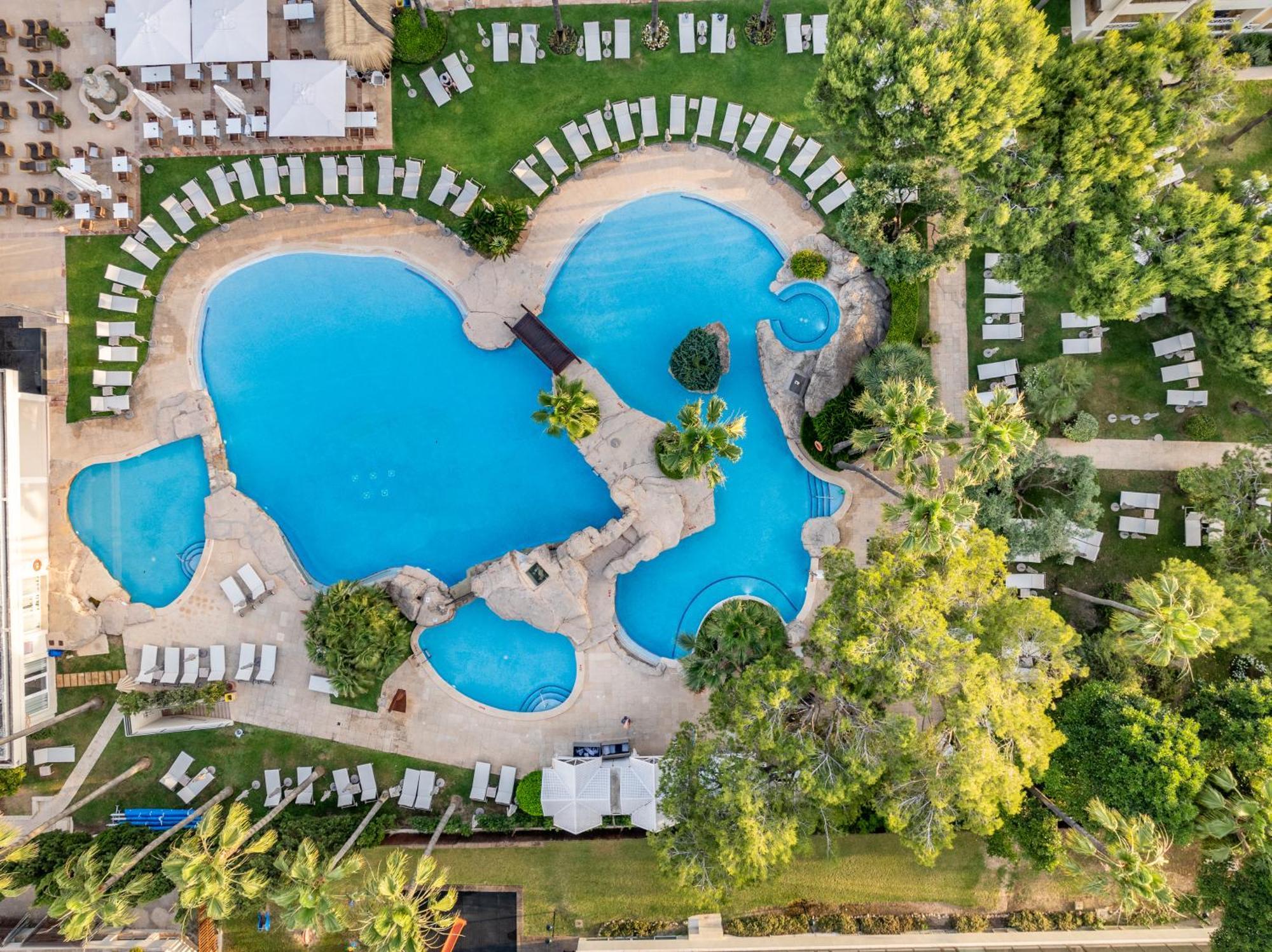 Grupotel Parc Natural & Spa Playa de Muro (Mallorca) Exterior foto Aerial view of the pool