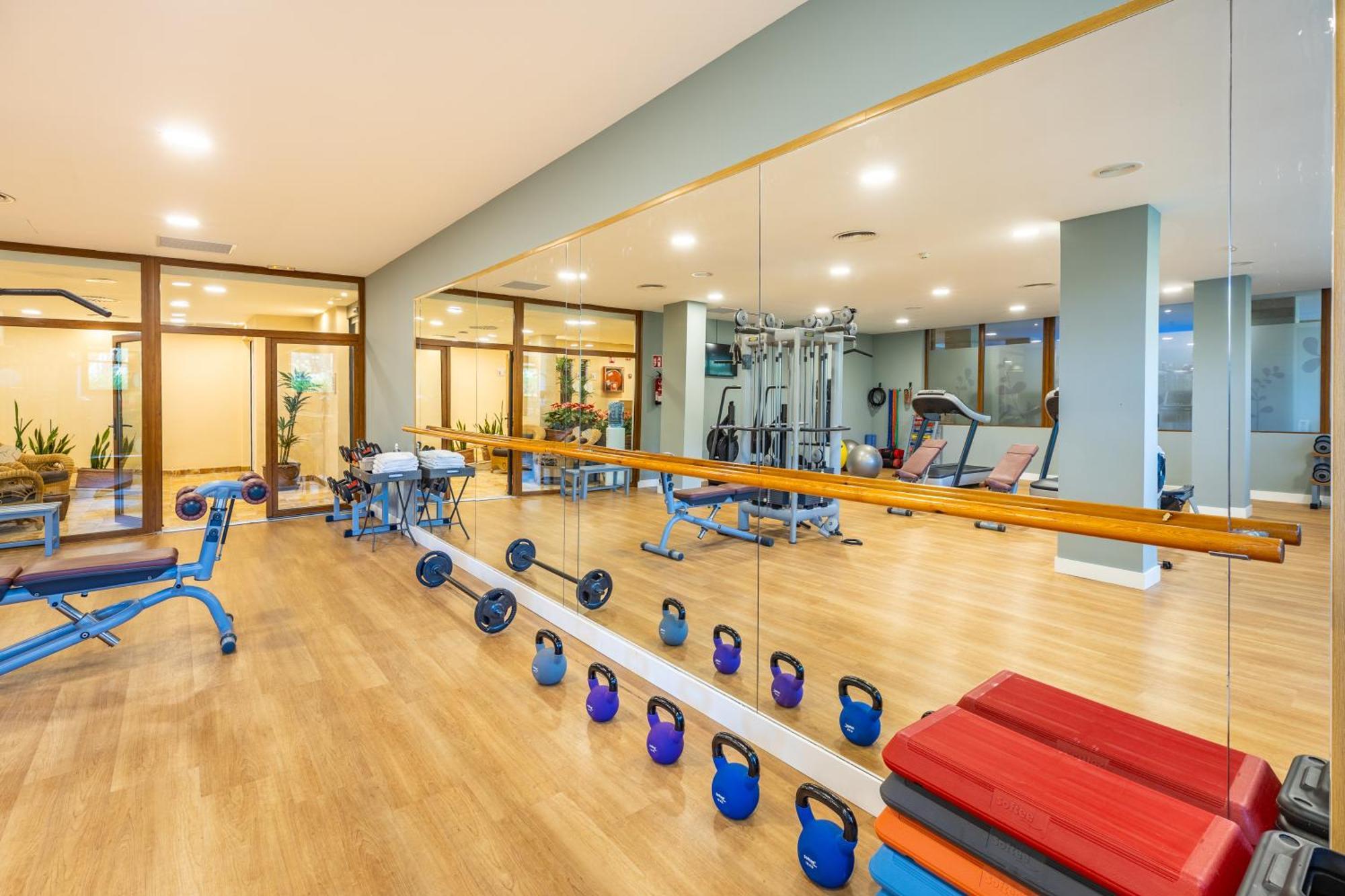 Grupotel Parc Natural & Spa Playa de Muro (Mallorca) Exterior foto The gym at the hotel