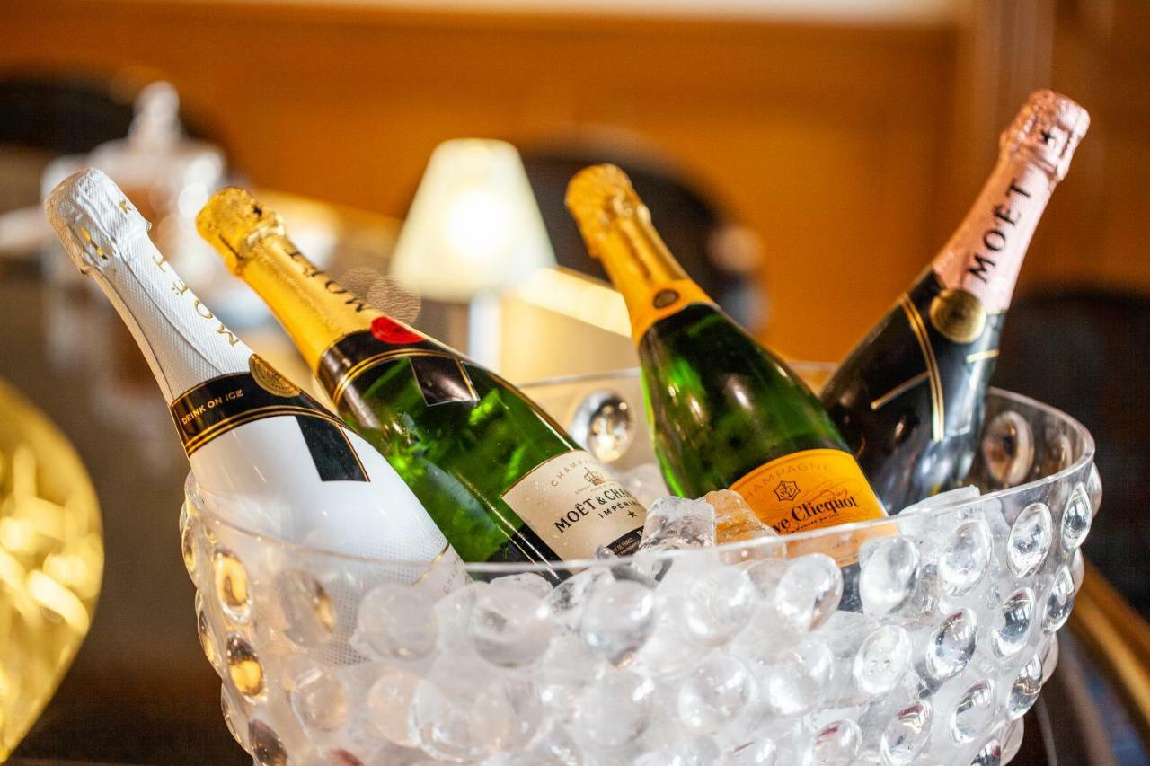Grupotel Parc Natural & Spa Playa de Muro (Mallorca) Exterior foto Champagne bottles in an ice bucket